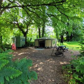 Cosy Glamping Yurt with log burner on our smallholding, ideal family getaway or romantic retreat, hotell sihtkohas Narberth