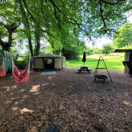 Cosy Glamping Yurt with log burner on our smallholding, ideal family getaway or romantic retreat: Narberth şehrinde bir otel