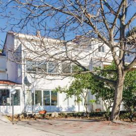 Beautiful Apartment In Zuljana With Wifi