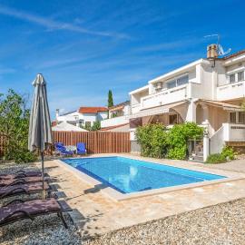 Gorgeous Home In Punat, hotel a Punat