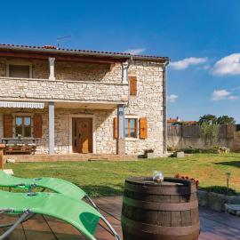 Awesome Apartment In Fazana With Wifi