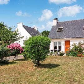 Beach Front Home In Clohars-Carnoët With Wifi