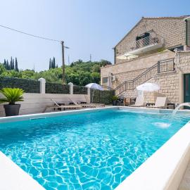 3 Bedroom Gorgeous Apartment In Dubrovnik