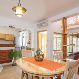 Three-Bedroom Apartment In Vela Luka