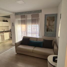 Acogedora y moderna casa en pueblo