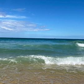 NEW BEACH Luxury 3B 2B unit - Ocean Views - 250m 2 BUDDINA BEACH!: Buddina şehrinde bir otel
