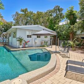 The Beach House, hotel in Holloways Beach
