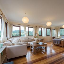 Avalon River Retreat - 400 acre off the grid riverside nature & platypus oasis, Hotel in Ellenborough