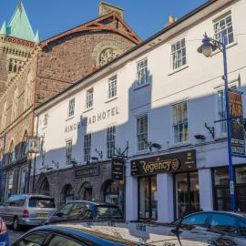 The Kings Head Hotel, hotell i Abergavenny