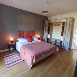 Au bord de l'eau COULON, hotel di Coulon