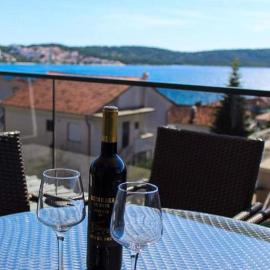 Apartmani Manuela, hotel in Okrug Gornji