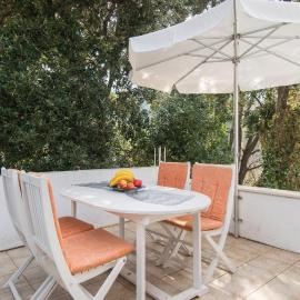 2 Bedroom Lovely Apartment In Zuljana