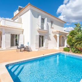 Captivating Villa 600M to Vau Beach, hotel i Vau