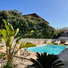 Pool Villa Lagonisi 5min from Beach, hotel v destinácii Koropíon