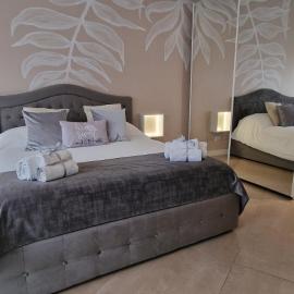 KISSES FROM LIVORNO open space apartment - no pets allowed, hotel in Livorno