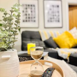 Lethbridge Villa 49 Apartment 2 Super Fibre WiFi, free parking, hotel in Southport