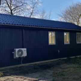 Hyggeligt lille sommerhus, hotel em Jelling