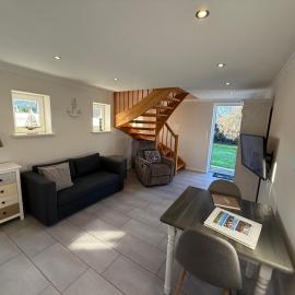 Ferienwohnung „De Peerstall“ mit Fahrrädern, Husum, hotel Husumban