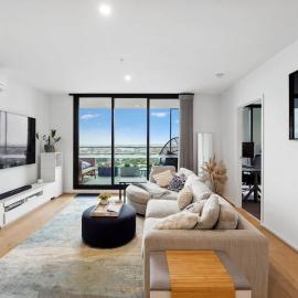 Riverina - Ultimate Footscray Getaway with parking