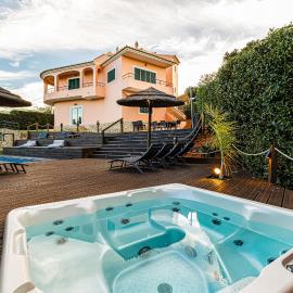 Villa Arade Riverside - Jacuzzi and Heated Pool by AlgarStays, hotel u gradu Silves
