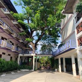 โรงแรมบ้านแก้ว เรือนขวัญ, ξενοδοχείο σε Si Sa Ket