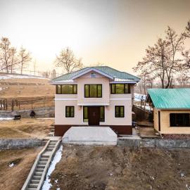 StayVista's Riverscape - 4BHK River-View Villa with Bar, hotel em Srinagar