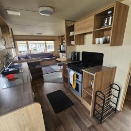 Ty Mawr Chalet Sleeps 6 with Fireplace, Hotel in Abergele
