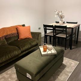 Cozy 2-Bed Home near Barnwell Country Park - Free Parking, ξενοδοχείο σε Oundle