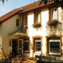 Ferienwohnung Wallerfangen Dachstudio, hotel i Wallerfangen