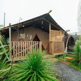 Sunset Retreats Safari Tent, hotel in Ombersley