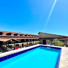 Lindo duplex 2quad praia com piscina, hotel em Peró