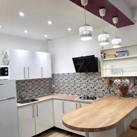 La maison d'Emmie 83m2, hotel in Valréas