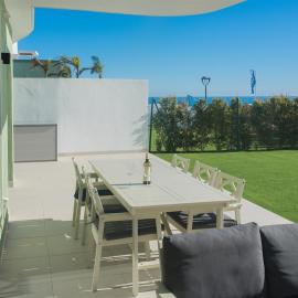 Garden apartment with spa, outdoor pool & parking