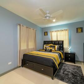 The Black Pineapple - Mercys Place, hotell i Saint Johnʼs