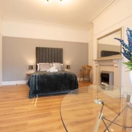 Wingrove 5 Bdrm Large House Free Parking and Wifi, hotel in Newcastle upon Tyne