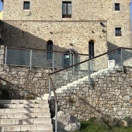 Santuari Mare de Déu Del Mont Restaurant-Hostatgería, hotel a Beuda
