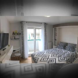 Charmant studio avec balcon et parking gratuit