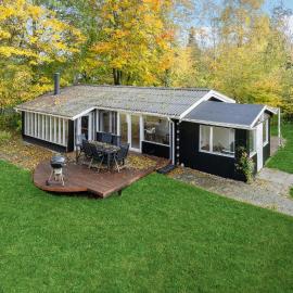Nice Home In Faxe Ladeplads With Wifi, hotel a Fakse Ladeplads