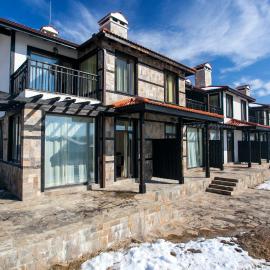 Къщи за гости КООП Добринище - Holiday Villages COOP Dobrinishte, hotelli kohteessa Dobrinishte
