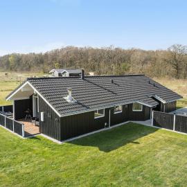 Awesome Home In Storvorde With Sauna, хотел в Storvorde