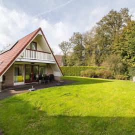 Kleine Zanglijster I Prachtig Huisje nabij Bosrand, hotel a Zwiggelte