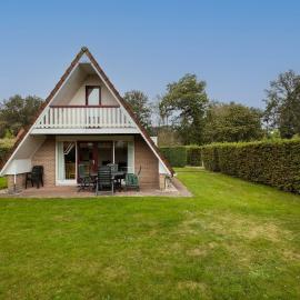 Roerdomp I Vrijstaande Bungalow met Buiten Zitjes, hotel in Zwiggelte