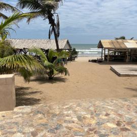 아크라에 위치한 호텔 Sango beach