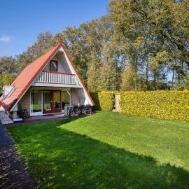 Witte Kwikstaart I Mooi Huisje bij het Bos, hotel v destinácii Zwiggelte