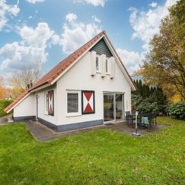 Tapuit I Authentiek Huisje met Tuin, hotel in Zwiggelte
