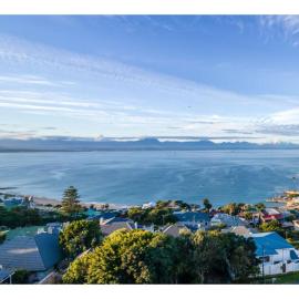 Ocean view Luxury 2 Bedroom Apartment