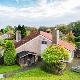 Rode Wouw I Stijlvolle Bungalow