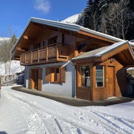 Chalet Le Castor : dans le centre de Chatel, hotel in Châtel