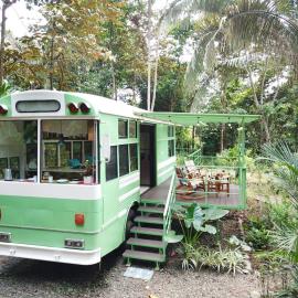 Jungle Bus, 5 min drive to PlayaLinda, 15 to Dominical, Wifi Starlink, отель в городе Кепос