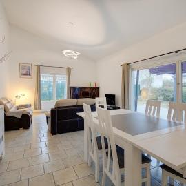 La maison en bois - 6 personnes, hotel in Saint-Avertin